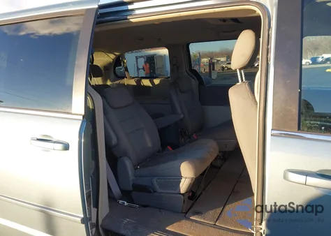 2009 Chrysler Town & Country Lx z USA, uszkodzony, nr VIN 2A8HR44E19R566945